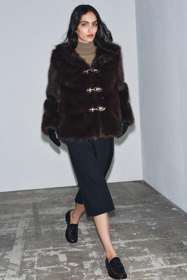 Короткое пальто из искусственного меха — коллекция ZARA «ZW»