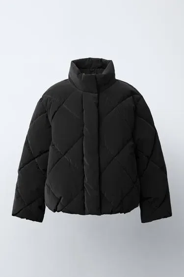 Zara Стеганая куртка из прорезиненной ткани купить с доставкой.