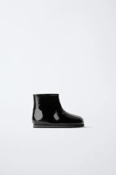 Zara Утепленные кожаные ботинки с тиснением