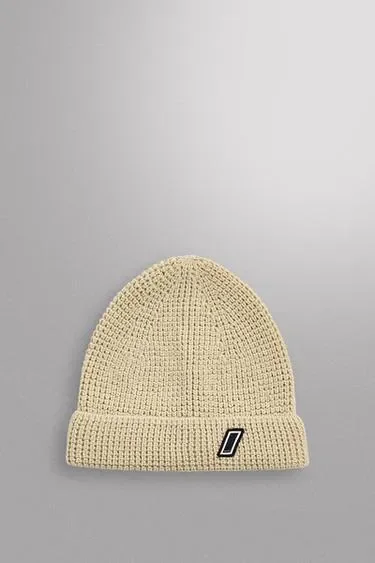 Zara Шапка из трикотажа в рубчик