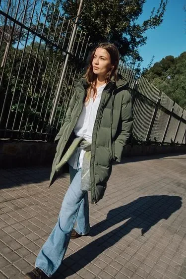 Zara Полуприталенный ветровой анорак с резиновым покрытием