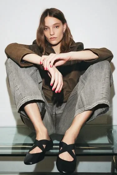 Zara Кожаные балетки с перекрестными ремешками