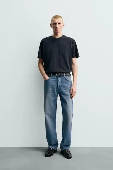 Джинсы ZARA  прямого покроя буткат