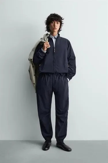 Zara Легкая куртка из высокотехнологичной ткани 