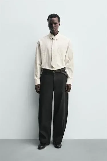 Рубашка в полоску с галстуком
