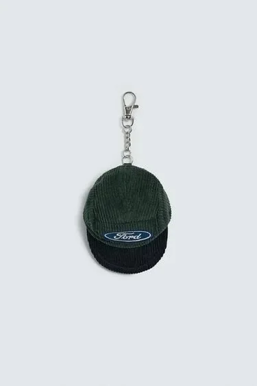 Zara Брелок-кепка «FORD ©» купить с доставкой.