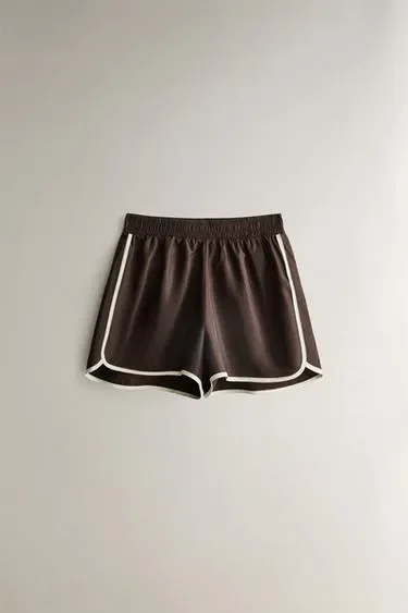 Спортивные шорты