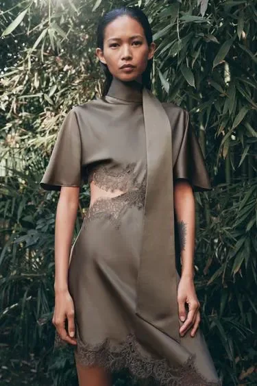 Атласное платье с кружевом — коллекция ZARA «ZW»