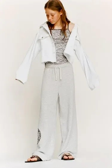 Zara Укороченная джинсовая куртка купить с доставкой.