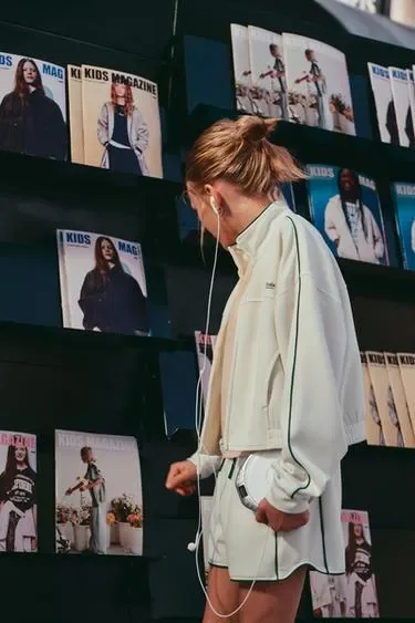 Zara Толстовка с контрастной отделкой в рубчик и молнией