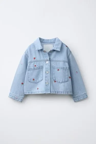 Zara Джинсовая куртка с вышивкой клубники