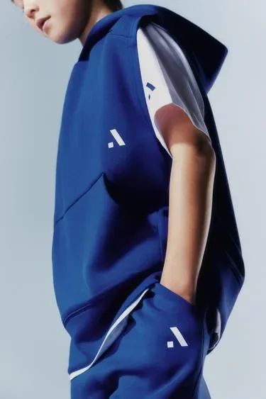 Zara Жилет с капюшоном, спортивный логотип
