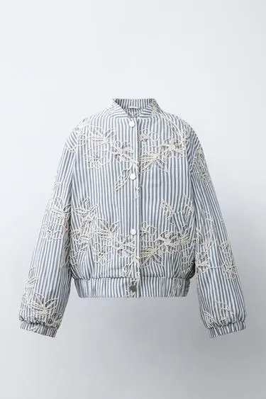 Zara Бомбер в вышитую полоску купить с доставкой.