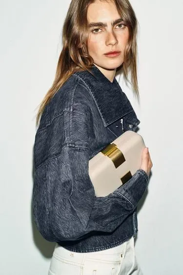 Zara Клатч с металлической деталью