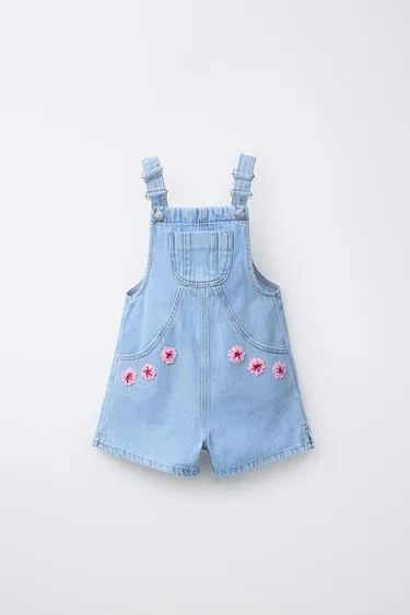 Zara Короткий джинсовый комбинезон с цветами крючком