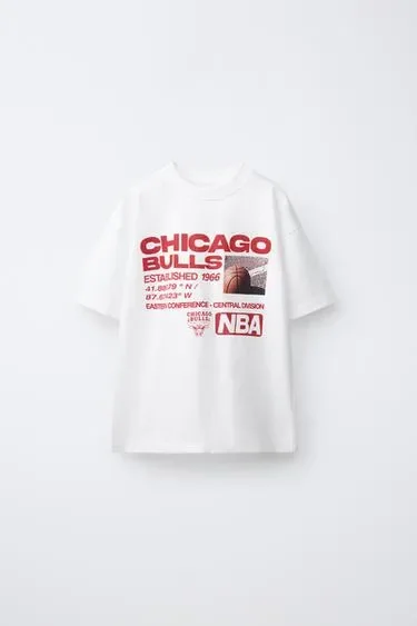 Футболка с принтом NBA - CHICAGO BULLS купить с доставкой.