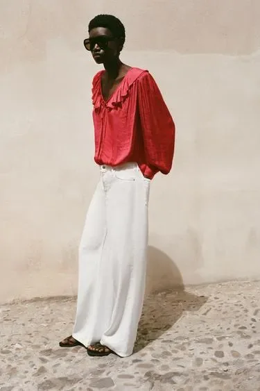 Zara Атласная блуза с воланами и подплечниками