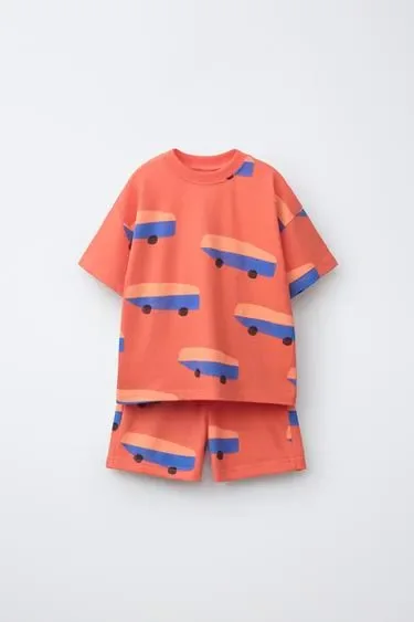 Zara Комплект из футболки и бермуд для занятий спортом