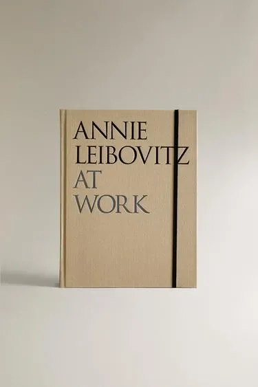 Zara Книга «ANNIE LEIBOVITZ: AT WORK» (на английском)