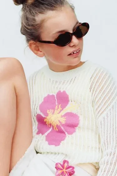 Zara Свитер с цветком гибискуса