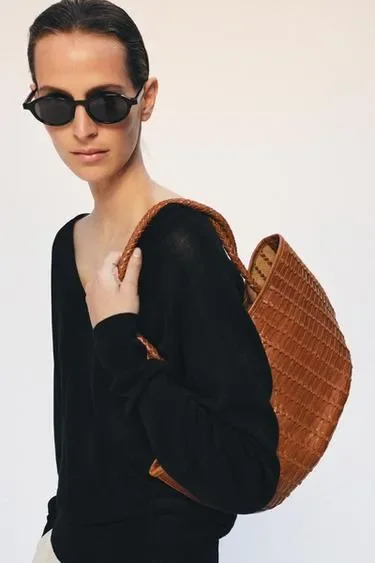Zara Кожаная плетеная сумка купить с доставкой.