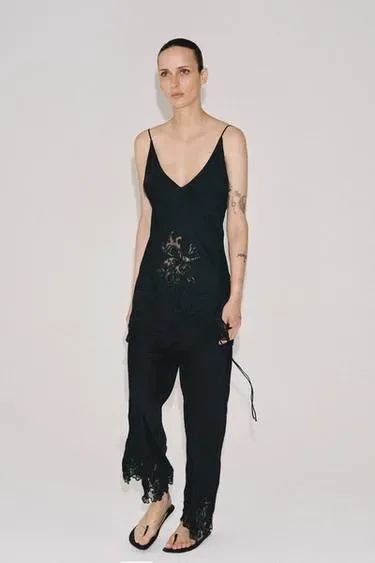 Атласные брюки с вышивкой — коллекция ZARA «ZW»
