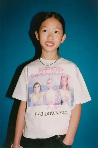 Zara Футболка с принтом «KPOP DEMON HUNTERS» © NETFLIX