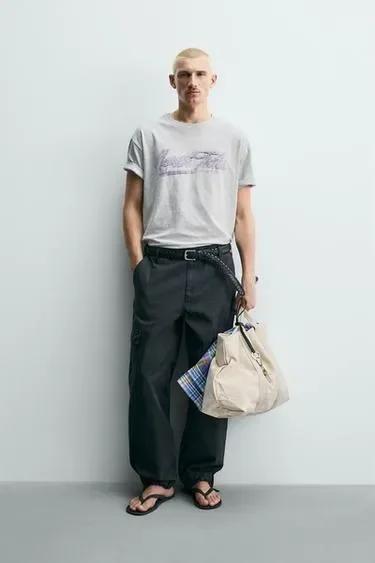 Zara Футболка с эффектом потертости и надписью