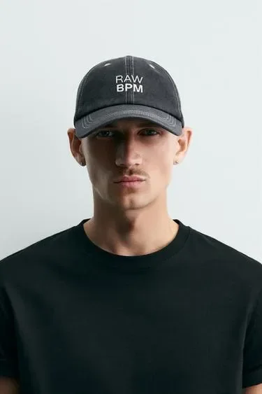 Zara Кепка с вышивкой и эффектом потертости