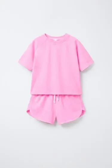 Zara Комплект из футболки и шортов для джоггинга купить с доставкой.