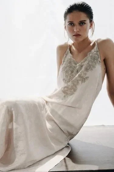 Zara Жаккардовое платье с вышивкой — коллекция ZARA «ZW»