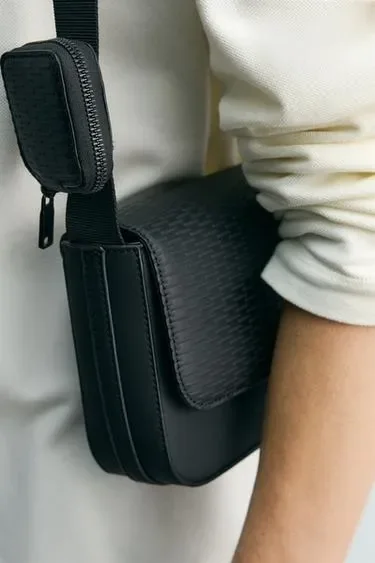 Zara Прорезиненная сумка с рельефной текстурой