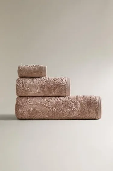 Zara Велюровое полотенце с жаккардовым цветочным рисунком