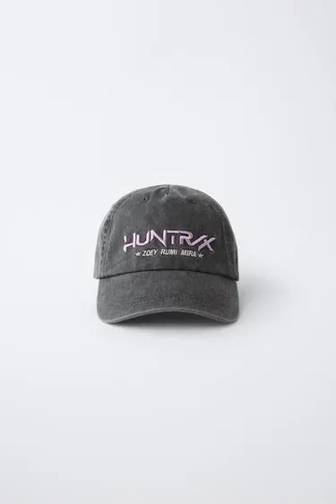 Zara Кепка с эффектом потертости «KPOP DEMON HUNTERS» © NETFLIX