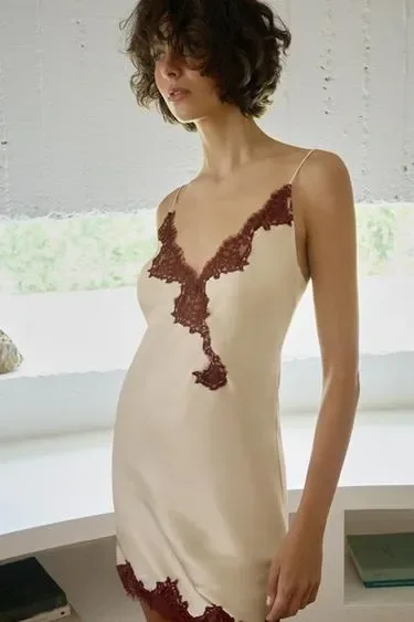 Zara Атласное платье-комбинация с кружевом