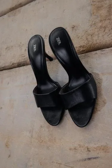 Zara Кожаные босоножки на каблуке