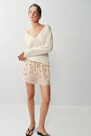 Zara Шорты с цветочным принтом и кружевом