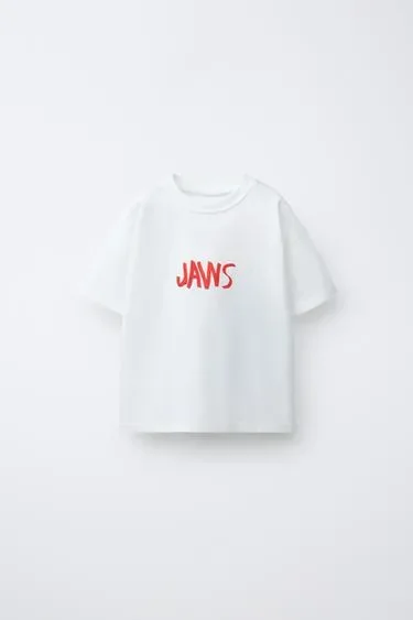 Футболка с иллюстрацией jaws© от dylan´s t-shirt club и zara