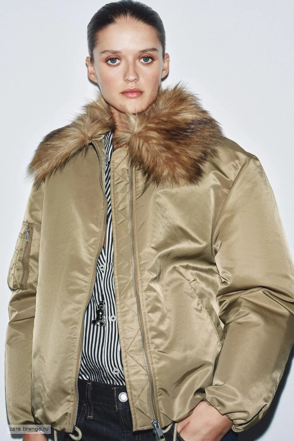 БОМБЕР С ВОРОТНИКОМ ИЗ ИСКУССТВЕННОГО МЕХА — коллекция Zara «ZW»