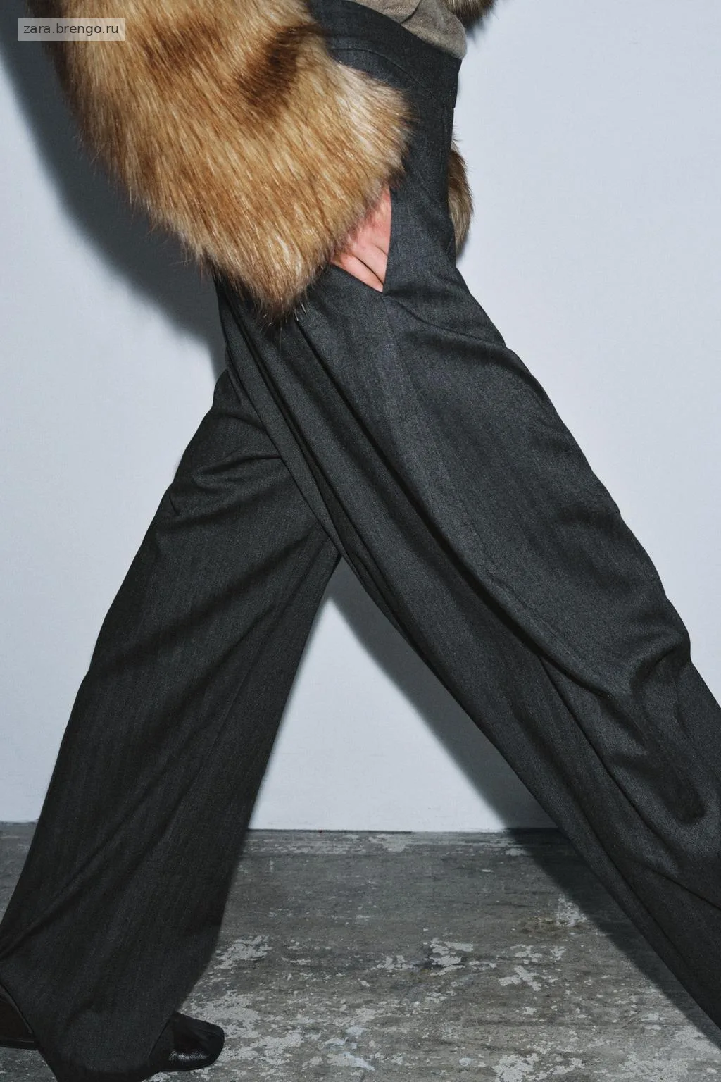 КОРОТКАЯ КУРТКА ИЗ ИСКУССТВЕННОГО МЕХА — коллекция Zara «ZW»