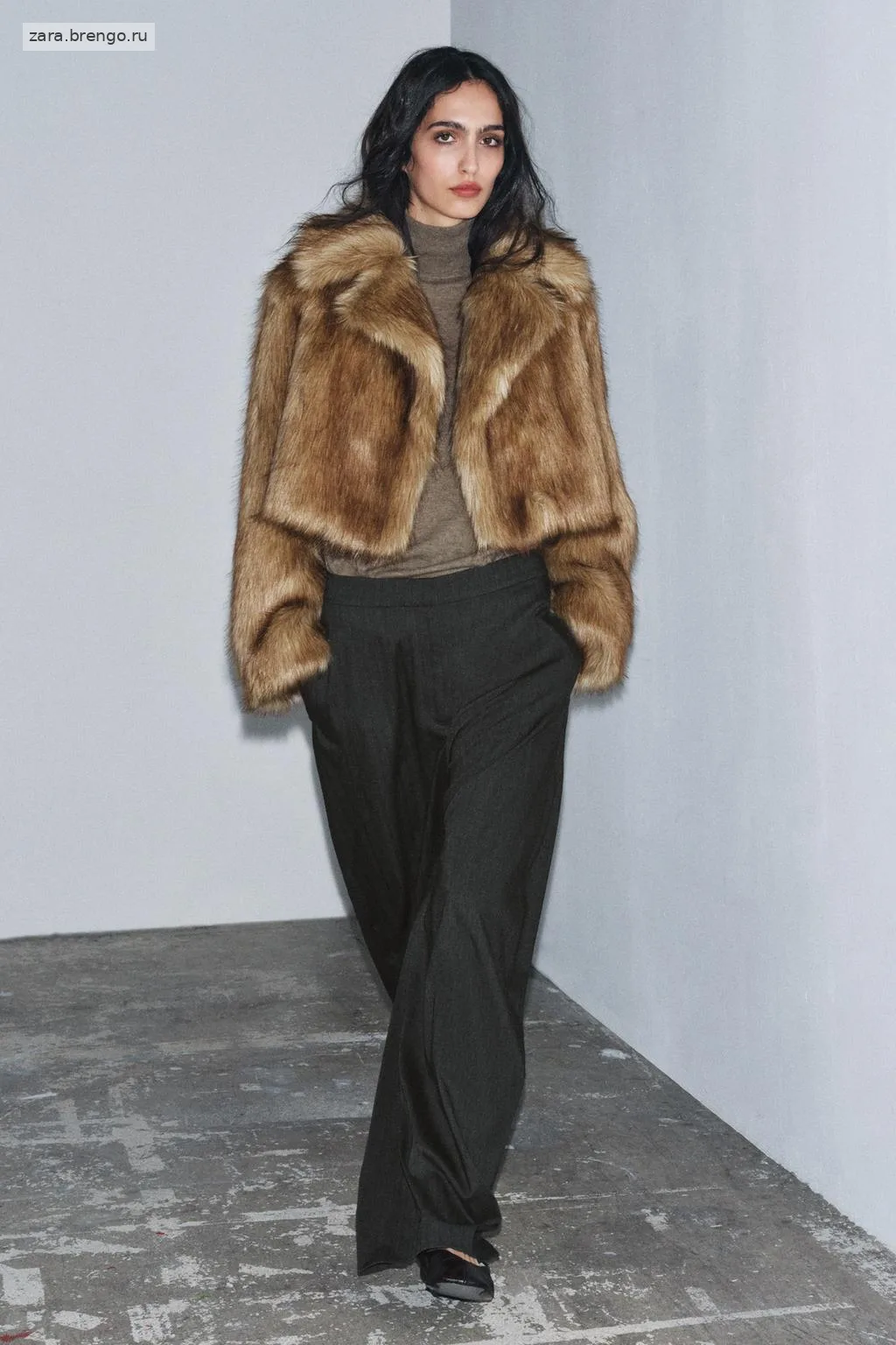 КОРОТКАЯ КУРТКА ИЗ ИСКУССТВЕННОГО МЕХА — коллекция Zara «ZW»