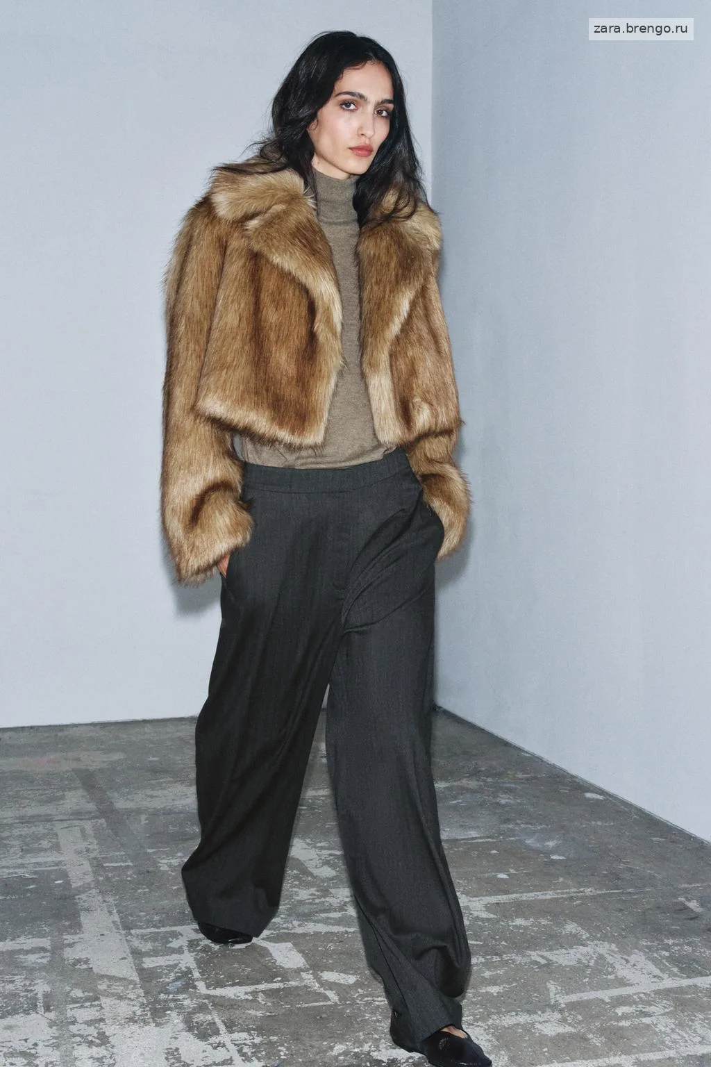 КОРОТКАЯ КУРТКА ИЗ ИСКУССТВЕННОГО МЕХА — коллекция Zara «ZW»