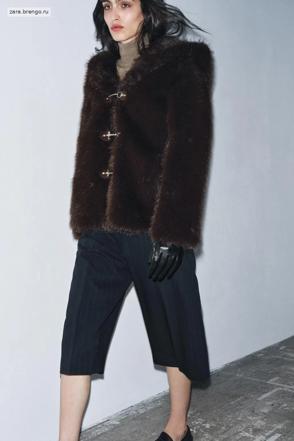 КОРОТКОЕ ПАЛЬТО ИЗ ИСКУССТВЕННОГО МЕХА — коллекция Zara «ZW»