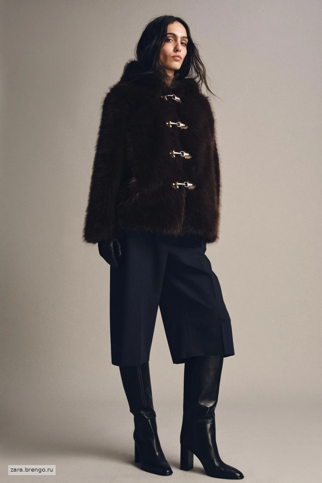 КОРОТКОЕ ПАЛЬТО ИЗ ИСКУССТВЕННОГО МЕХА — коллекция Zara «ZW»