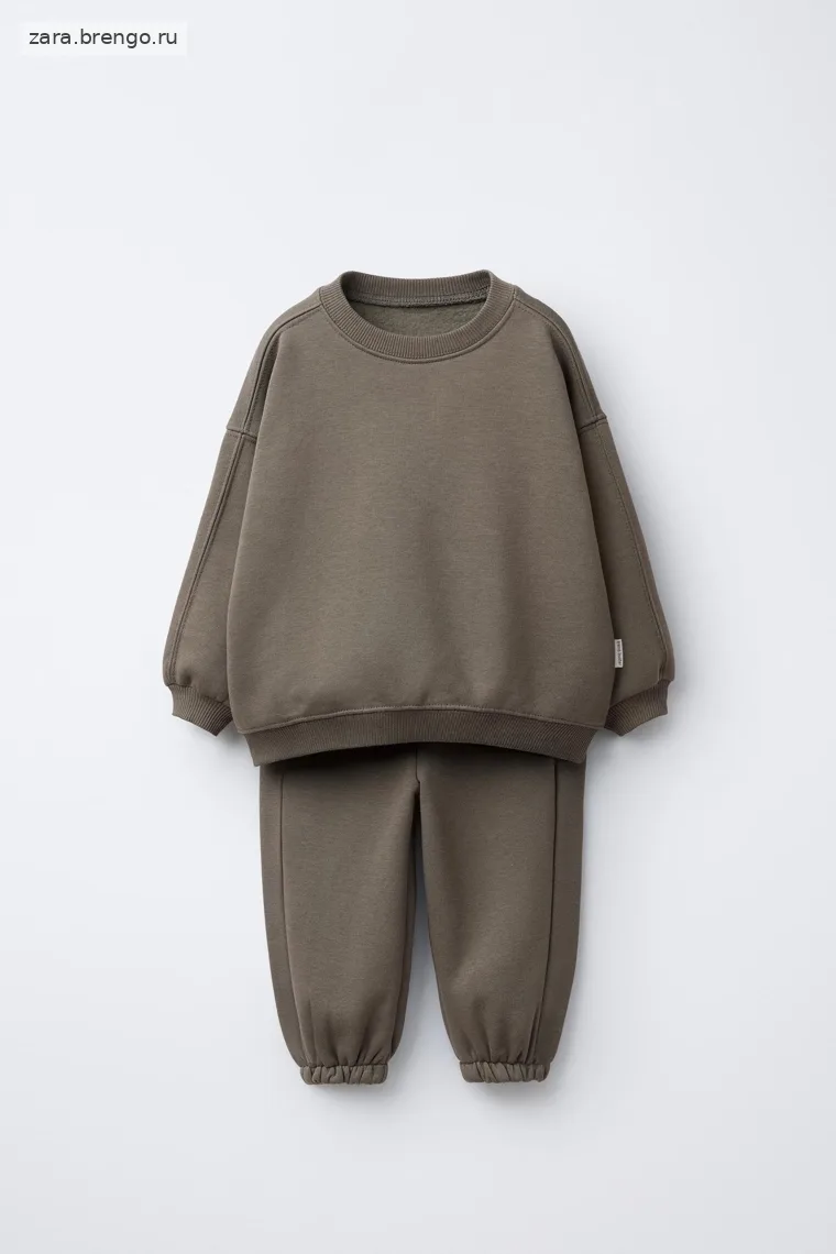 Костюм из толстовки с манжетами и брюками в стиле basic label