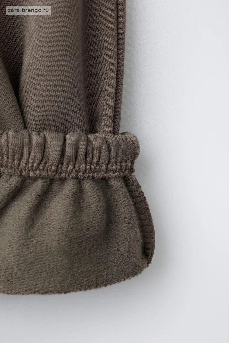 Костюм из толстовки с манжетами и брюками в стиле basic label