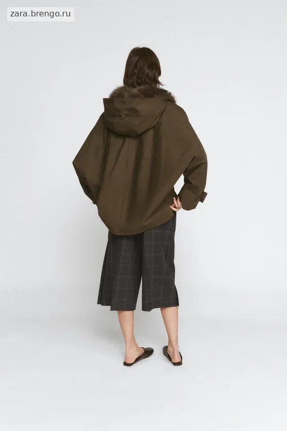 КОРОТКИЙ ТРЕНЧ С МЕХОВЫМ ВОРОТНИКОМ — коллекция Zara «ZW»