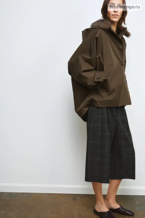 КОРОТКИЙ ТРЕНЧ С МЕХОВЫМ ВОРОТНИКОМ — коллекция Zara «ZW»