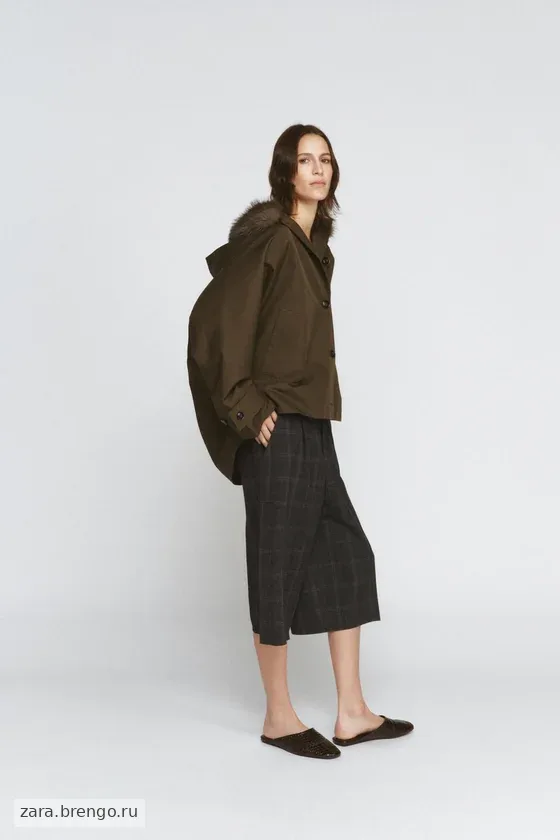 КОРОТКИЙ ТРЕНЧ С МЕХОВЫМ ВОРОТНИКОМ — коллекция Zara «ZW»
