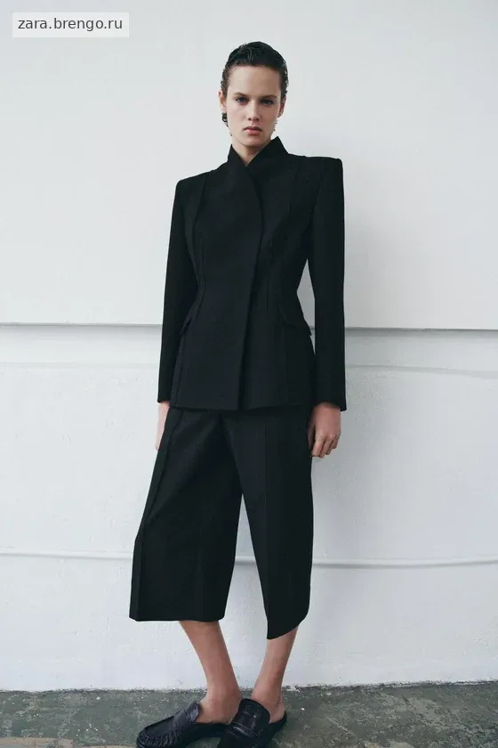ПРЯМЫЕ ШОРТЫ СО СТРЕЛКАМИ — коллекция Zara «ZW»